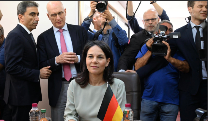 برلين تستطلع في بيروت بلا رسائل وخطها لم ينقطع مع 