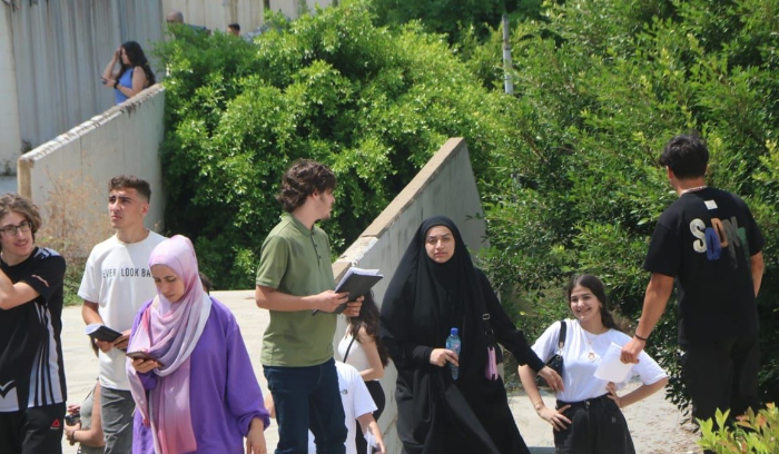 هل خرج طلاب الامتحانات من الصفوف بعد سماع جدار الصوت؟