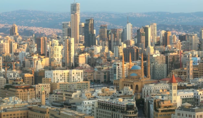 تحريض خطير على مطار بيروت... وجنبلاط يحضن لبنان عربياً