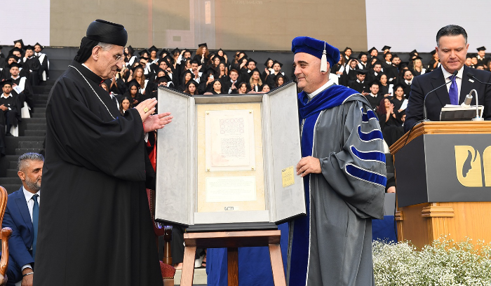 الراعي لخريجي جامعة سيدة اللويزة :انتم والوطن على مفترق أساسي ومفصليّ ولبنانُنا  لنا ولا مساومة على هويّته وكيانه<br />
الأب الخوري: لا تتنكروا للوطن ولتاريخِهِ لكي يبقى لكم وطن وليكون لكم مستقبل