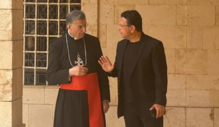 الخازن بحث والراعي في كافة المواضيع الداخلية