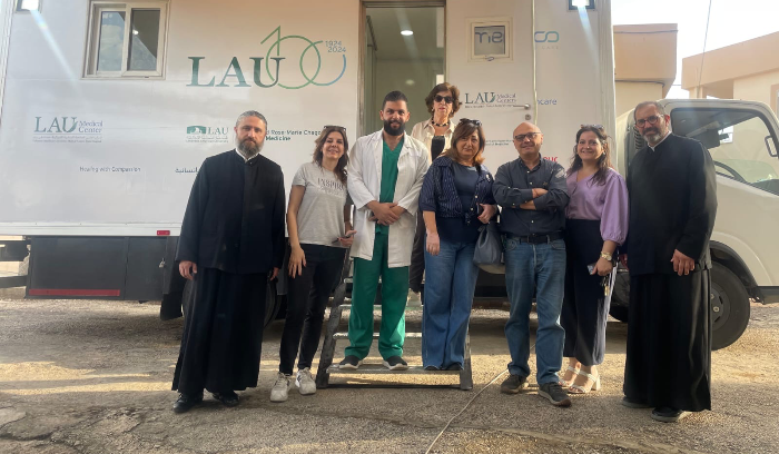 العيادة المتنقلة للمراكز الطبية للجامعة اللبنانية الأميركية تنطلق الى القرى اللبنانية