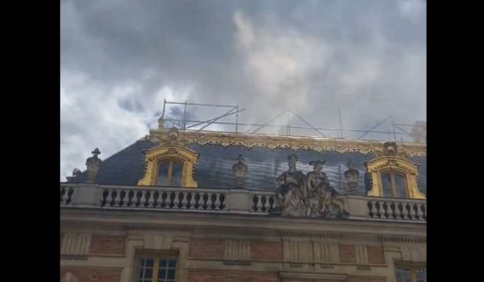 اندلاع حريق في قصر فرساي في فرنسا