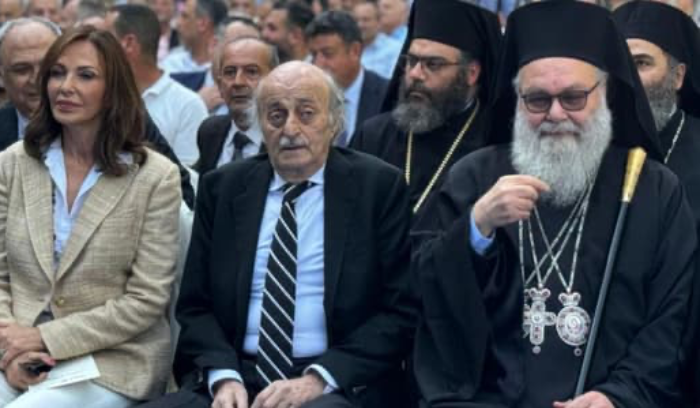 جنبلاط يستذكر حروب الشرق والغرب في سوق الغرب