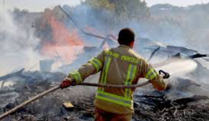 التهويل الاسرائيلي بالحرب على لبنان مستمر والحرائق تشعل «المستعمرات»<br />
قطر تستكمل اتصالاتها: «القوات» في الدوحة للتشاور رئاسياً