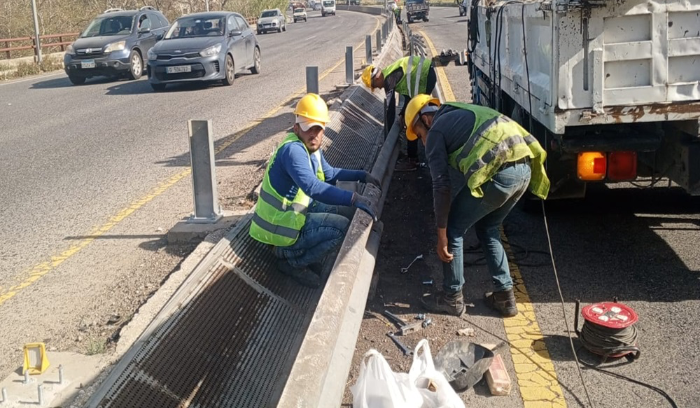 تركيب حواجز حديدية على أوتوستراد نهر إبراهيم