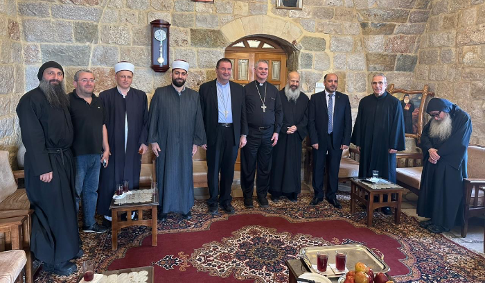وفد من