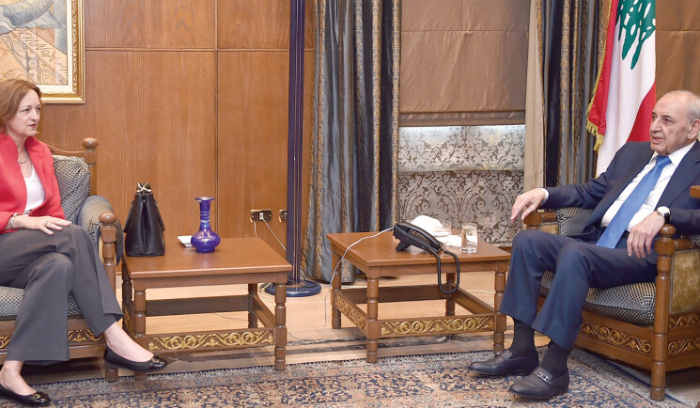 لودريان أمام عائقي الرافضين والقدرة على الحل .. بري: الحوار مفتاح الرئاسة