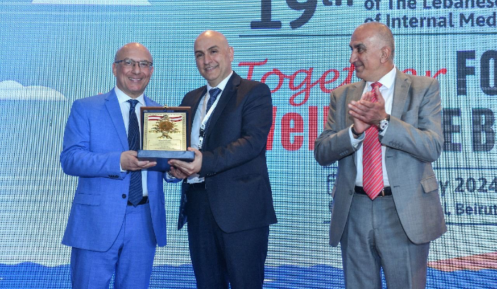بخاش بناشد كليات الطب لتوجيه طلابها نحو الاختصاصات التي يحتاجها القطاع الطبي في لبنان