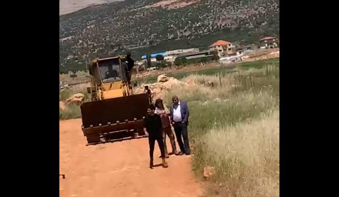 اعتصام لأهالي دير الاحمر لإخلاء المنطقة من النازحين