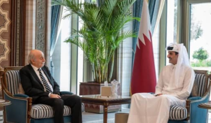 أمير قطر يلتقي جنبلاط... وعرضٌ لأوضاع المنطقة