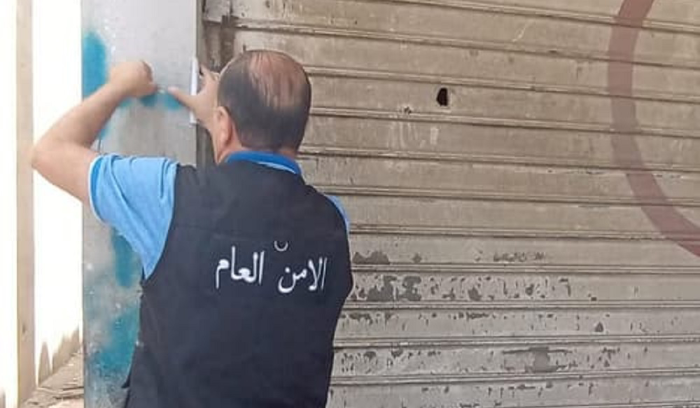 إقفال 4 محال يديرها سوريون في صور