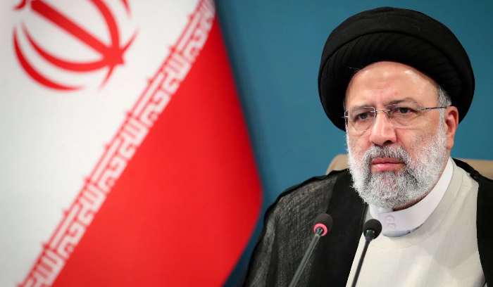 طائرة الرئيس الإيراني تتعرّض لحادث