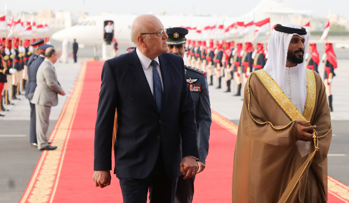 تشريع المليار في حقيبة ميقاتي بعد «تبادل التفاهم» حول النازحين<br />
هجوم بالمسيَّرات على قاعدة في طبريا.. ومطاردات أمنية للدراجات والمحلات السورية غير الشرعية