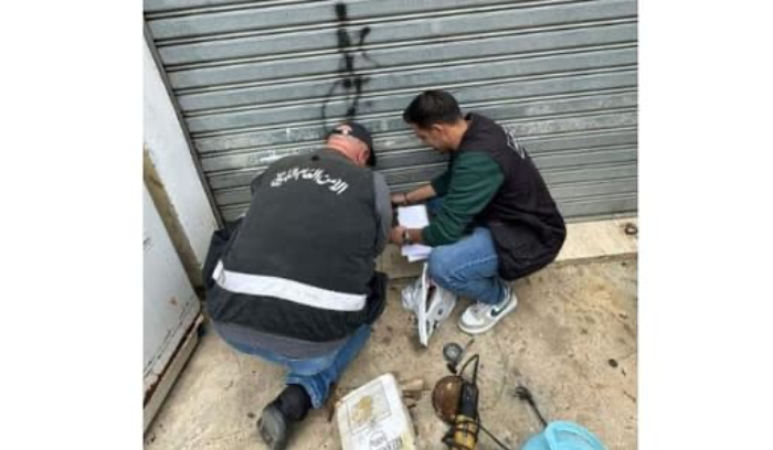 توقيف سوريين وإقفال محال