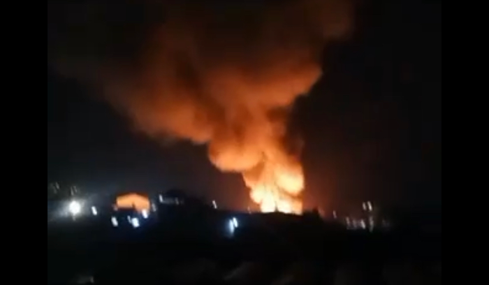 حريق هائل   في  معمل للأخشاب في التيرو الشويفات