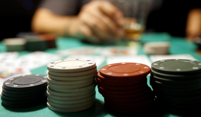 القمار غير الشرعي: تغطية حزبية وتبييض أموال عبر الـ«تيكتوك»