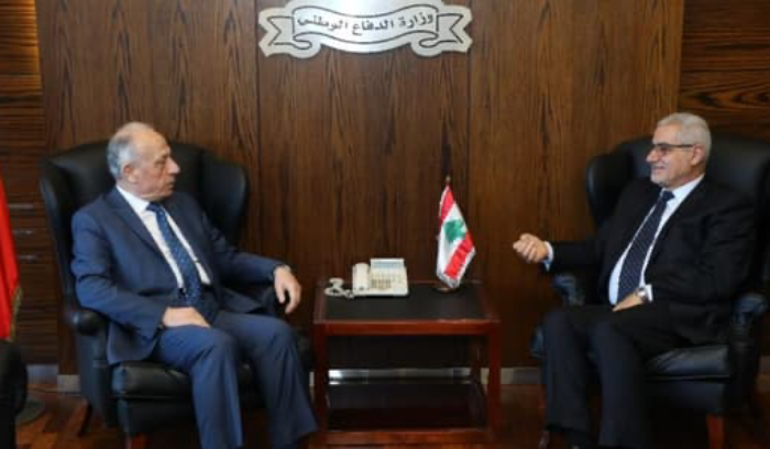 الأوضاع العامة بين وزير الدفاع وعطية