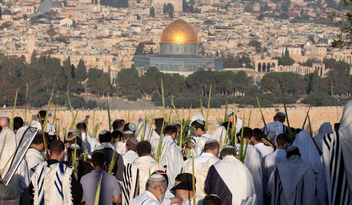 مستعمرون يقتحمون المسجد الاقصى بحماية إسرائيلية