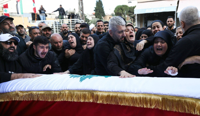 تدهور أمني جنوب لبنان على إيقاع تعثّر مفاوضات غزة<br />
إسرائيل تقصف البقاع وإقليم التفاح... و«حزب الله» يردّ في الجولان والمطلة