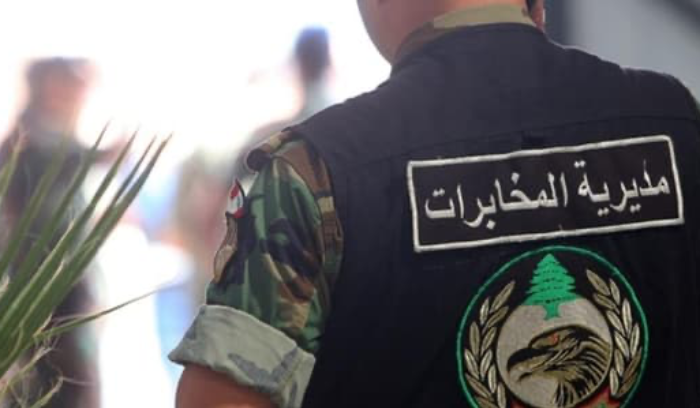 في بسري.. شخصان يقومان بتمارين بالأسلحة الحربية!