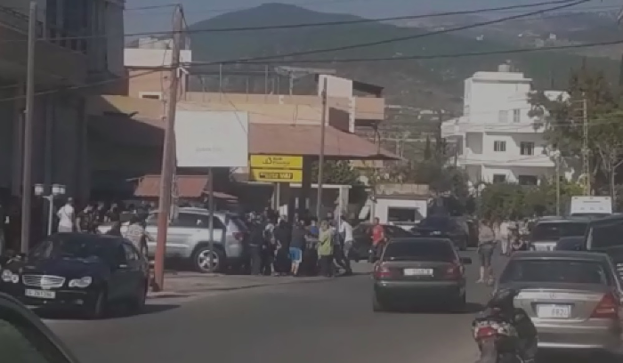 تضارب بين لبنانيين ونازحين سوريين يؤدي إلى إصابة ٥ أشخاص في تمنين