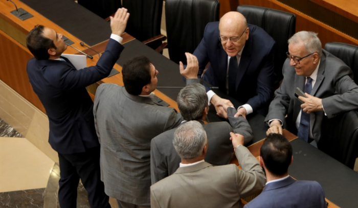 السلطة تمدّد للبلديات: دبّروا راسكم!