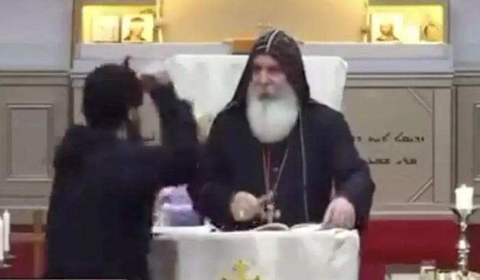 توقيف سبعة أشخاص مقربين من طاعن المطران عمانوئيل في سيدني