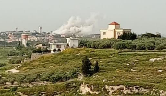 جريحان في غارة على منزل