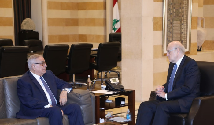 وضع لبنان الراهن بين المطران عودة وسفير فرنسا
