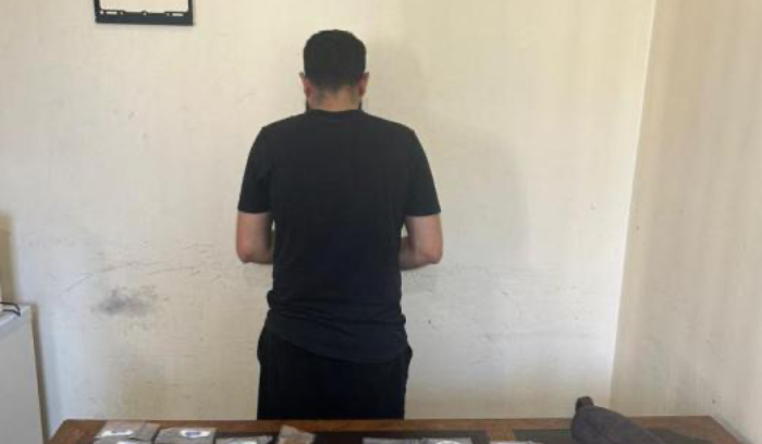 يقوم بترويج المخدّرات في محلة طريق المطار!