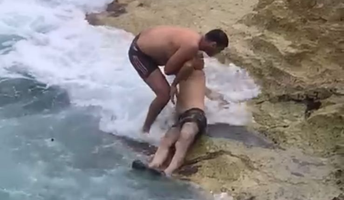 غرق مواطن بتروني على شاطئ عمشيت