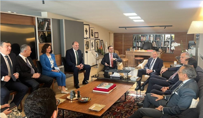 سفراء «الخماسية» يختتمون لقاءاتهم... و«الاعتدال» يعدّل مبادرته الرئاسية<br />
فرنجية يتمسك بترشيحه... والنائب البعريني يتحدث عن تناقض بمواقف الأفرقاء