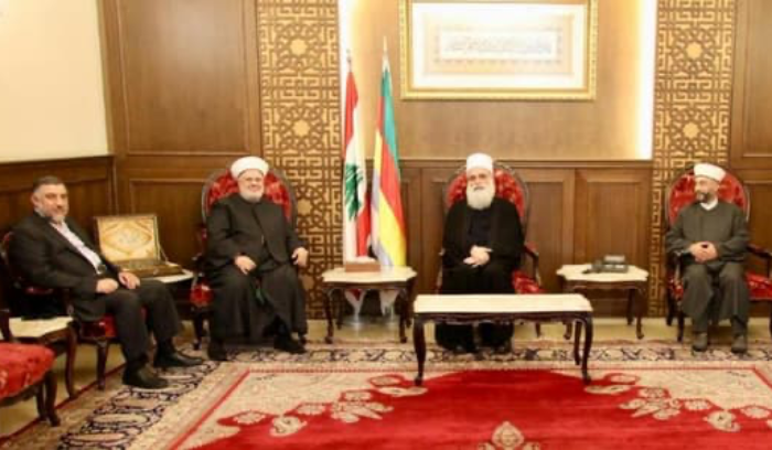 شيخ العقل التقى وفداً من جبهة العمل الاسلامي وزواراً