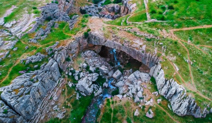 البناء في محيط جسر الحجر في كفردبيان تتفاعل… أصحاب العقارات: عملنا مرخص ولا مخالفات ونحتفظ بحق الرد!