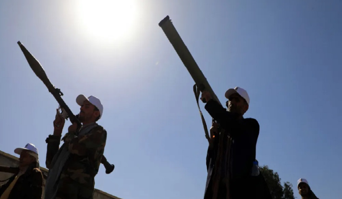 غارات أميركية على الحديدة.. والحوثي يستهدف 4 سفن