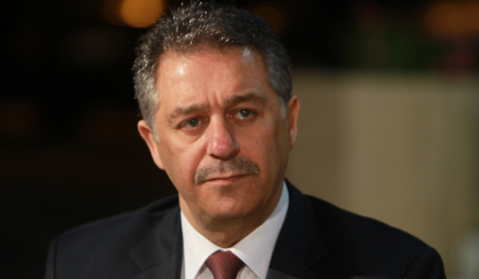 دبور ممثلاً الرئيس الفلسطيني يضع اكليلا  على النصب التذكاري لشهداء الثورة الفلسطينية في بيروت