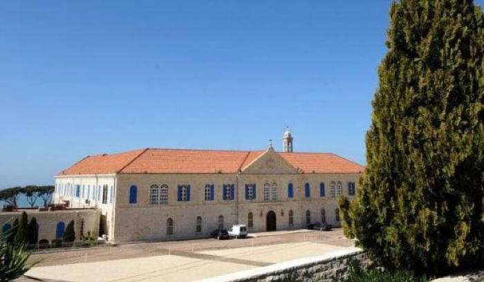 الخلاف على سلاح «حزب الله» يهدّد مبادرة بكركي<br />
«التيار» يعده عنصر قوّة لحماية لبنان... وجعجع يصف اللقاءات بـ«طبخة بحص»