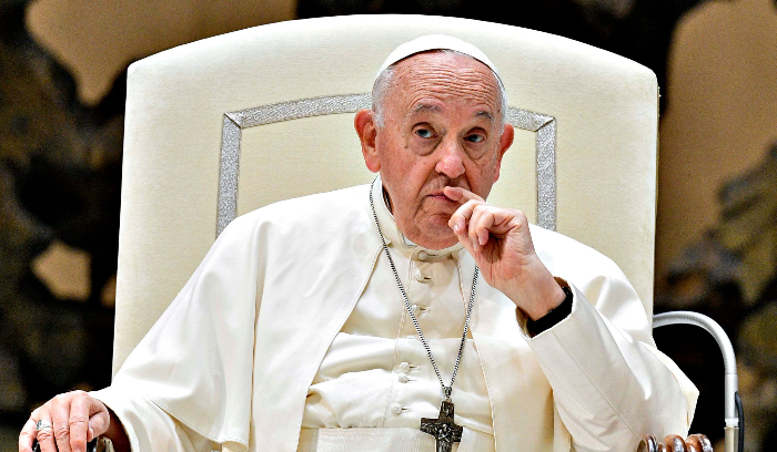 البابا فرنسيس يلغي مشاركته في مراسم درب الصليب لماذا؟