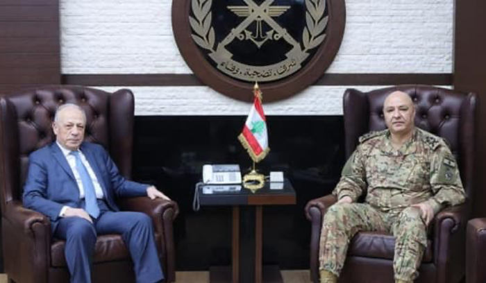 لقاءٌ بين وزير الدفاع وقائد الجيش