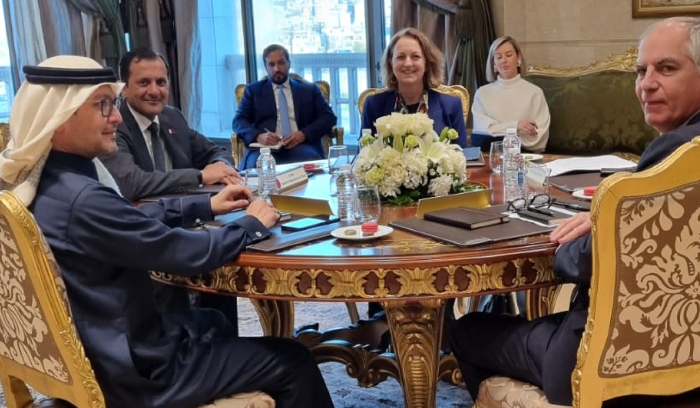 سفراء «الخماسية» في لبنان أمام خيارين: تحريك انتخاب الرئيس أو تقطيع الوقت<br />
تحركهم يأتي بمنأى عن مهمة لودريان