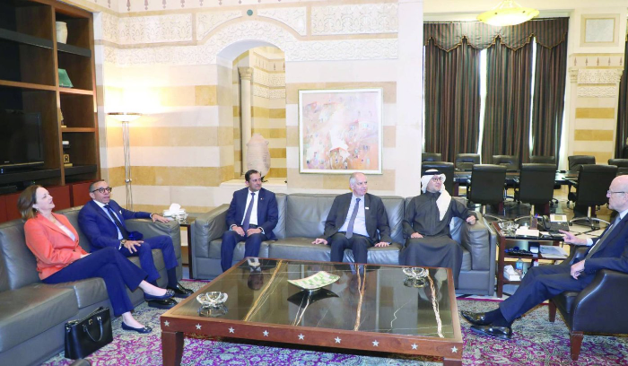 «الخماسية» تراهن على دور القيادات المارونية لإحداث خرق رئاسي<br />
كتلة «الاعتدال» تجمد لقاءاتها تأييداً لتحرك السفراء