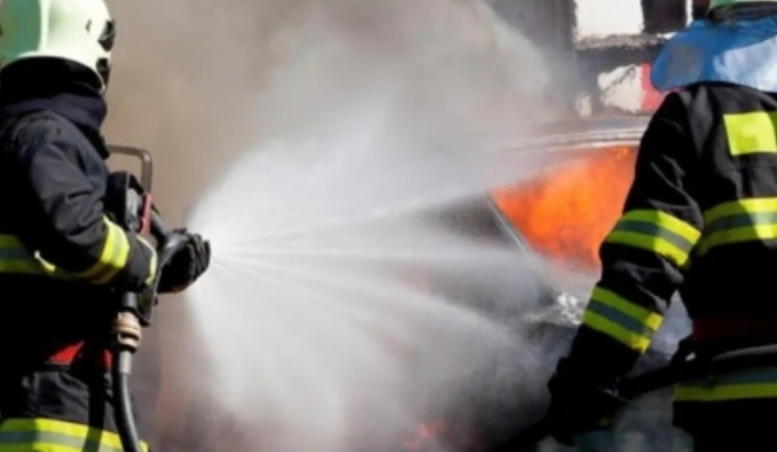 حريق كبير داخل مولد كهربائي في مرآب سيارات في طرابلس