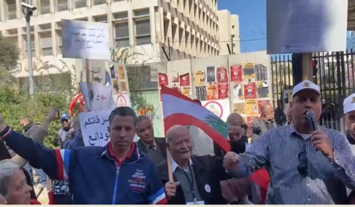 مهندسو طرابلس يحتجون أمام مصرف لبنان  على عدم تحرير جزء من أموالهم