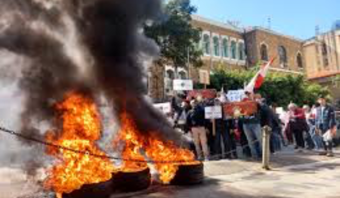 معادلة أمن القرى الحدوديَّة مقابل شريط المستوطنات ترسم مسار المواجهة في رمضان!<br />
تمسُّك أميركي باستمرار مساعي التهدئة.. ولقاء مصارحة بين بري و«الاعتدال» اليوم