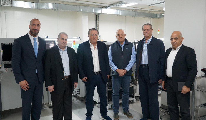 شقير يزور مصنعًا لصناعة التقنيات الإلكترونية المتقدمة: سنعمل لخلق بيئة حاضنة ومحفزة لهذه الصناعات