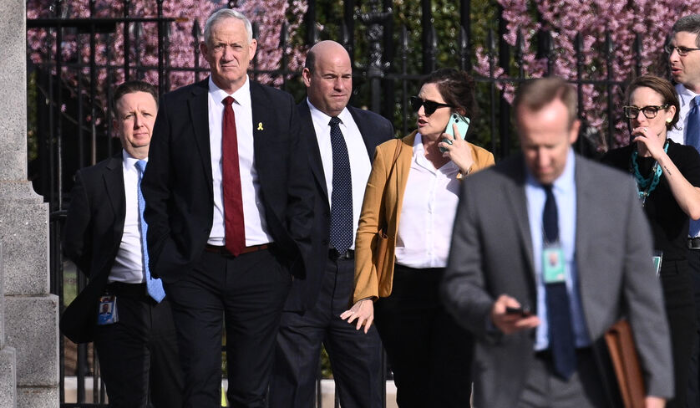 غانتس أبلغ  سوليفان أن إسرائيل لا تسعى للحرب مع لبنان