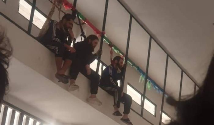 بعد محاولة انتحار 4 سوريين في السجن... معايير لبنان للترحيل تحت المجهر<br />
مصدر لـ«الشرق الأوسط»: منشقّون عن الجيش السوري احتجوا على تسليم قريب