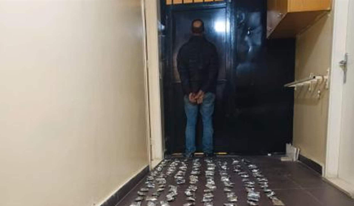 يروّج المخدرات في مناطق الضاحية الجنوبية... فوقع بالجرم المشهود في قبضة شعبة المعلومات