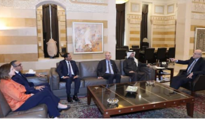 سفراء اللجنة الخماسية في السراي الحكومي